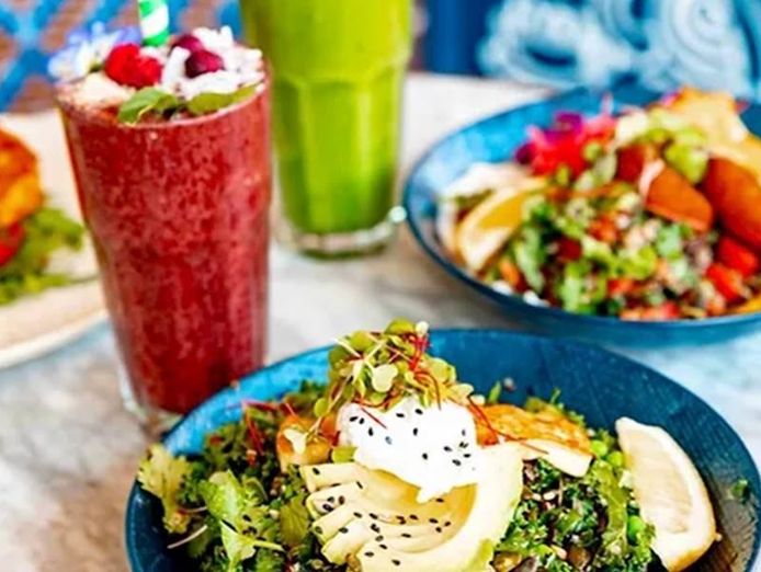 three-beans-franchise-cafe-in-busy-shopping-centre-2