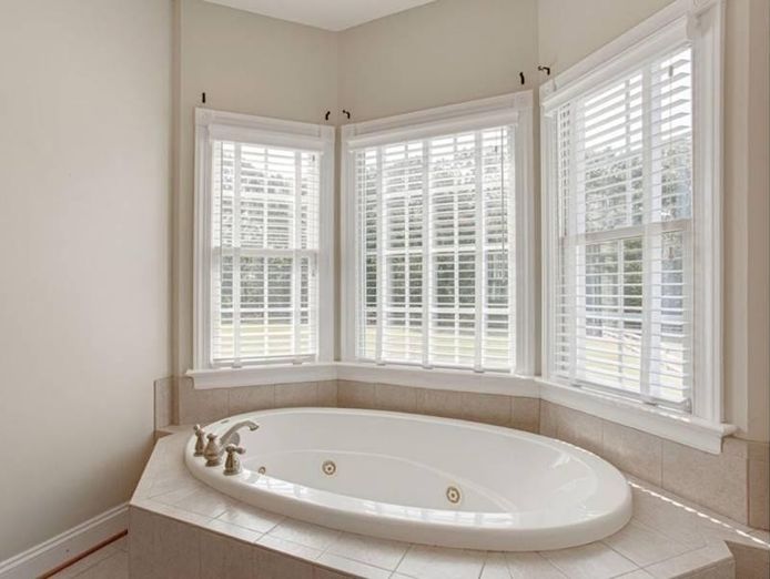 long-standing-retailer-with-exclusive-premium-brands-2