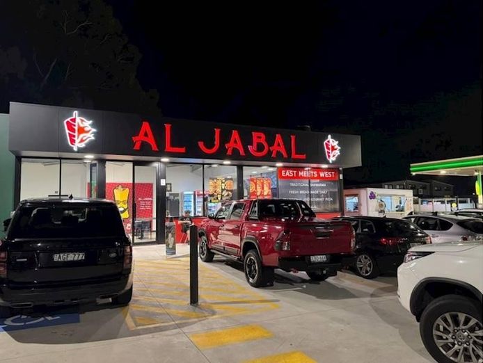 amazing-pizza-burger-shawarma-eatery-with-acai-truck-2