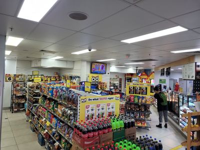 independent-convenience-store-duncan-st-west-end-waiting-to-be-renamed-1