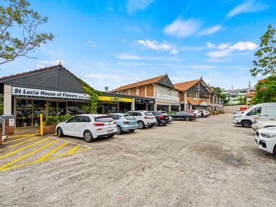 nightowl-taringa-store-located-on-two-of-the-busiest-roads-in-taringa-3