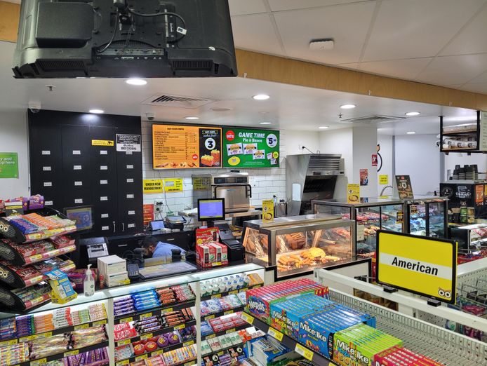 independent-convenience-store-duncan-st-west-end-waiting-to-be-renamed-2