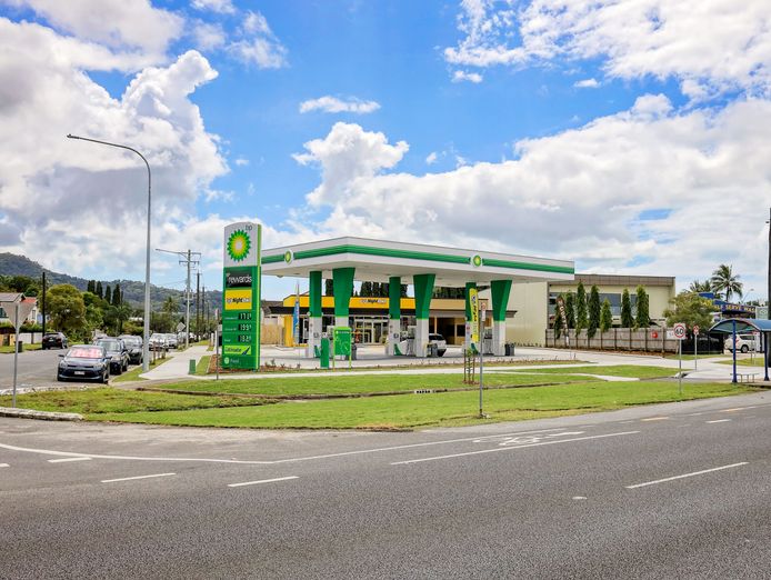 high-performing-fuel-station-convenience-store-for-sale-nightowl-bp-cairns-0