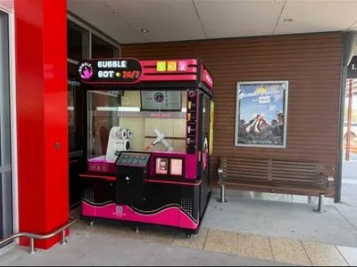 fully-automated-robotic-bubble-tea-machine-business-2