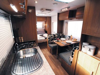 Featured image of post Luxury Caravans For Hire : See our range of premium motorhomes &amp; campervans and get moving from $49pd with our maui is new zealand&#039;s most recognised premium motorhome brand with modern vehicles, panoramic views, plenty of storage, and all the luxuries for a.