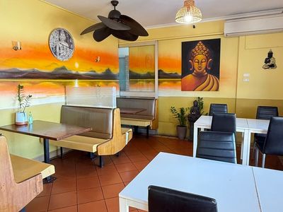 highly-popular-thai-restaurant-takeaway-shop-for-sale-busy-torquay-qld-location-6