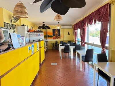 highly-popular-thai-restaurant-takeaway-shop-for-sale-busy-torquay-qld-location-5