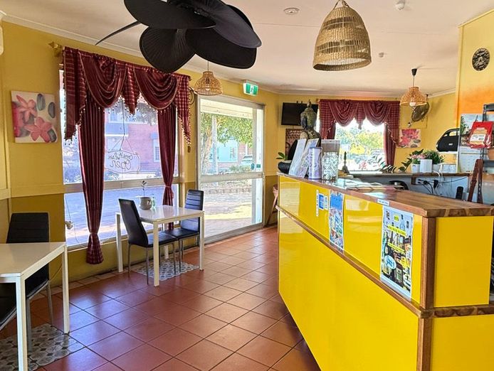 highly-popular-thai-restaurant-takeaway-shop-for-sale-busy-torquay-qld-location-3
