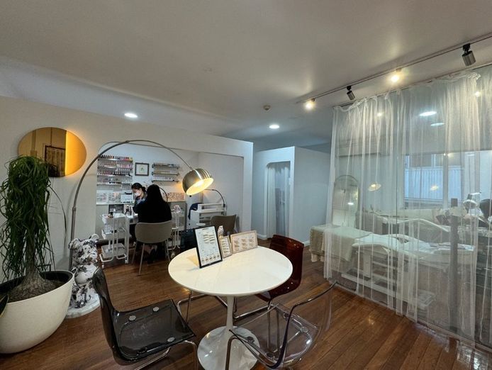 popular-beauty-salon-for-sale-prime-brisbane-cbd-location-1