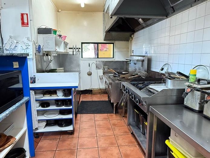 highly-popular-thai-restaurant-takeaway-shop-for-sale-busy-torquay-qld-location-9