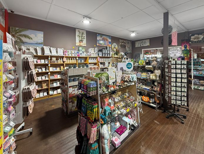 mid-north-coast-established-laurieton-giftware-clothing-business-9