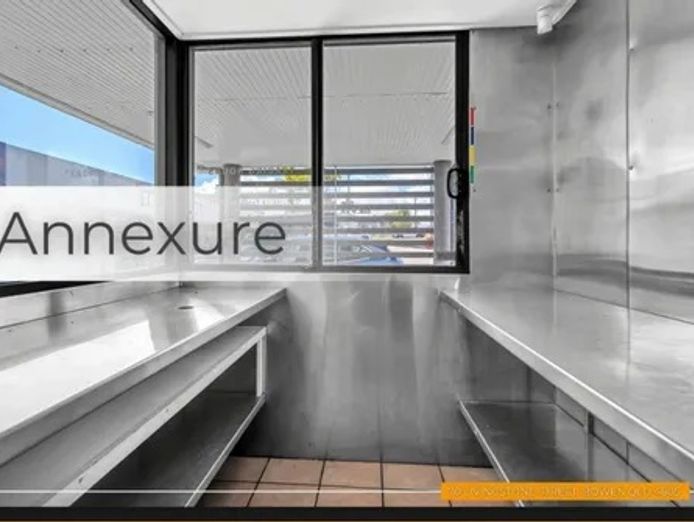 bowen-drive-thru-low-entry-cost-conversion-of-chicken-and-burger-shop-0
