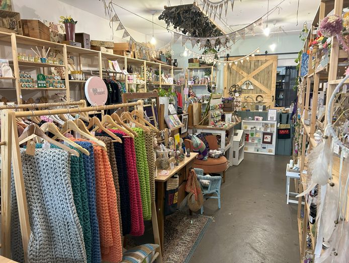 unique-retail-gift-shop-for-sale-bustling-belgrave-vic-location-1