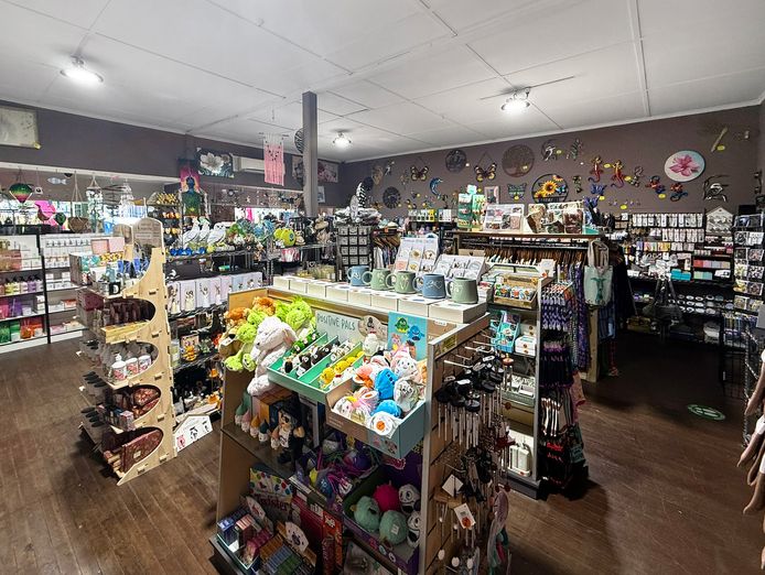 mid-north-coast-established-laurieton-giftware-clothing-business-8