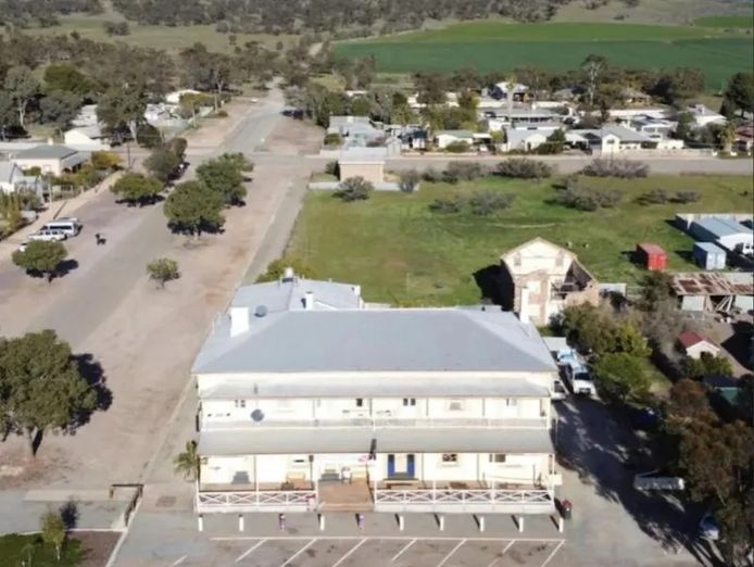 renowned-hotel-for-sale-restaurant-bar-scenic-wilmington-sa-7