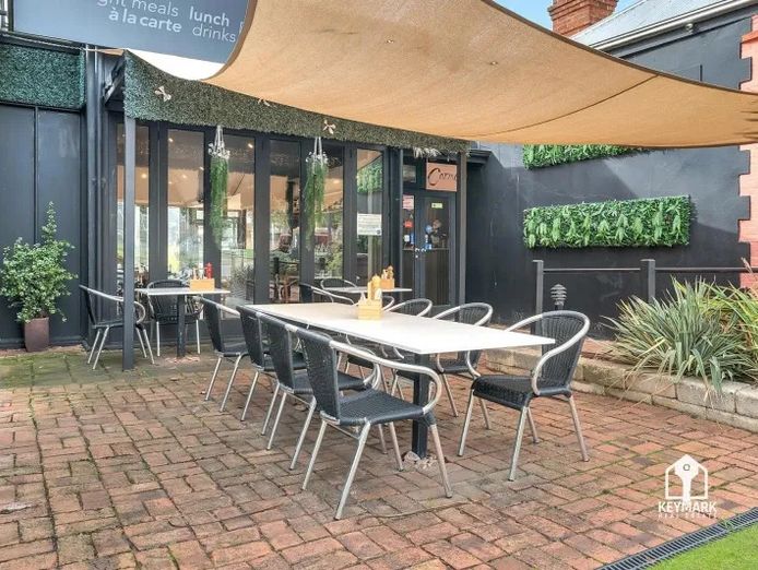 iconic-cafe-grill-bar-pizzeria-business-for-sale-mclaren-vale-sa-4