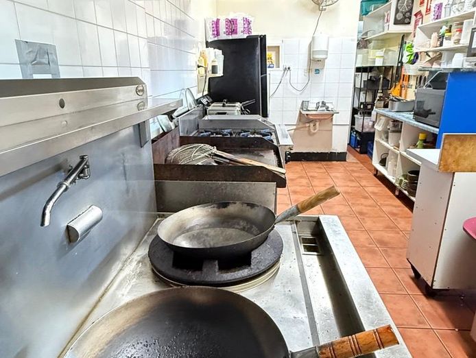 highly-popular-thai-restaurant-takeaway-shop-for-sale-busy-torquay-qld-location-7