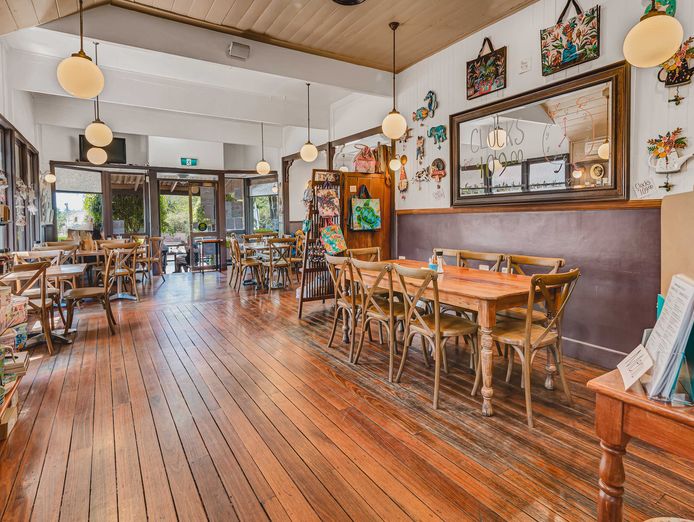exceptional-opportunity-spice-of-life-cafe-and-property-on-tamborine-mountain-5