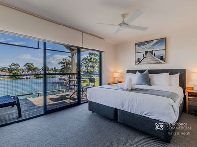 captains-cove-waterfront-apartments-3