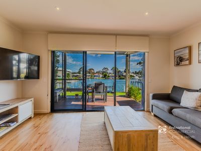 captains-cove-waterfront-apartments-2