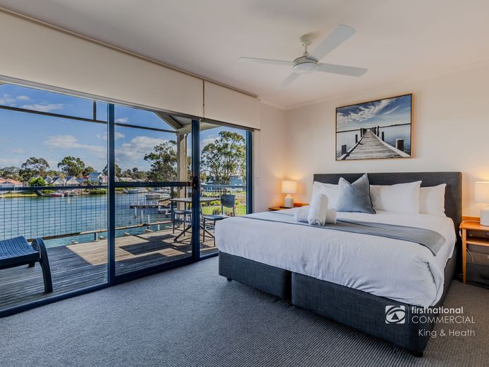 captains-cove-waterfront-apartments-3
