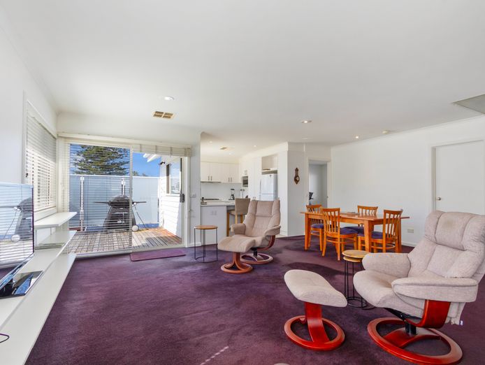 the-moorings-at-metung-freehold-business-1