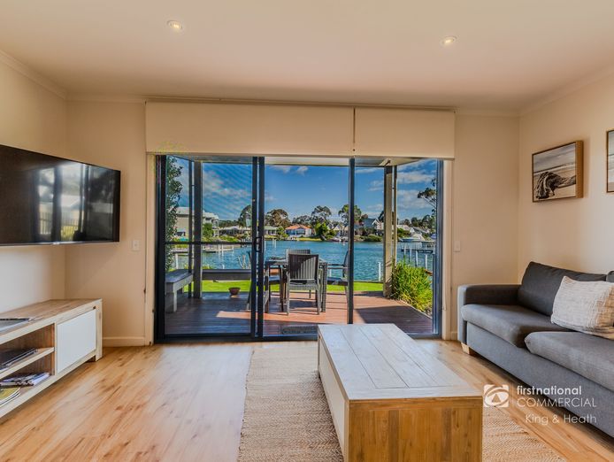 captains-cove-waterfront-apartments-2