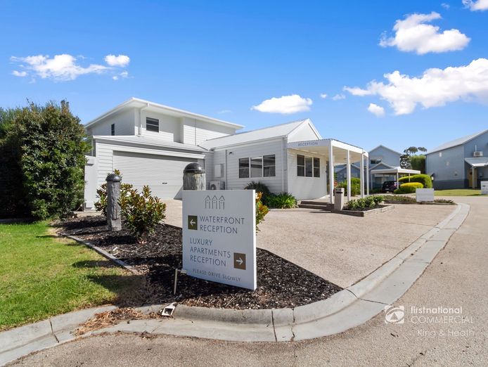 captains-cove-waterfront-apartments-4