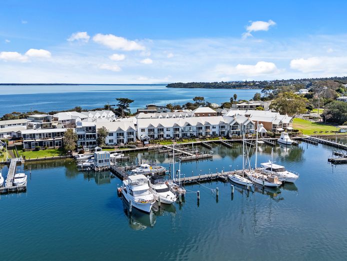 the-moorings-at-metung-freehold-business-0