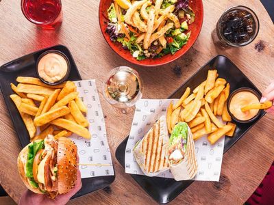 live-for-sport-run-your-own-sporting-globe-bar-grill-7