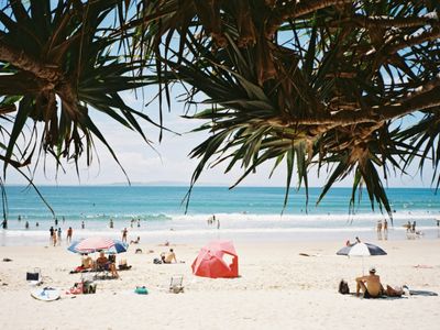 art-and-retail-business-for-sale-iconic-hastings-street-noosa-heads-location-2