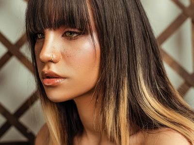 hair-salon-located-in-a-busy-shopping-precinct-0