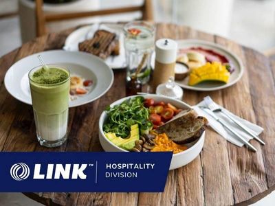 exceptional-cafe-in-busy-food-court-0