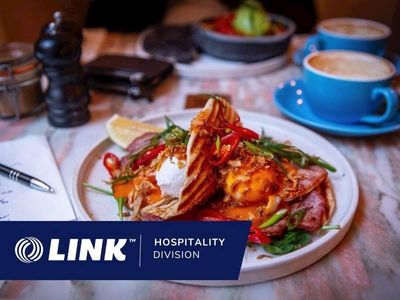 exceptional-cafe-in-busy-food-court-1