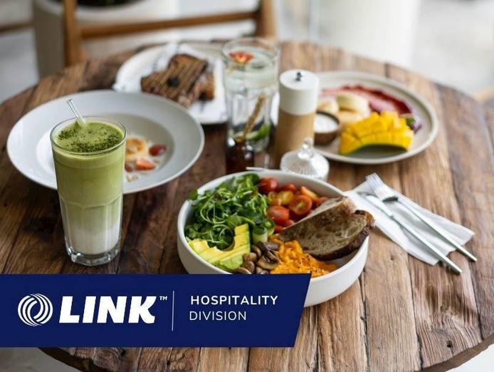 exceptional-cafe-in-busy-food-court-0