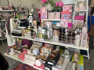 under-offer-established-lifestyle-fashion-boutique-nor-perth-1