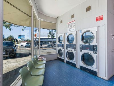 como-laundrette-2