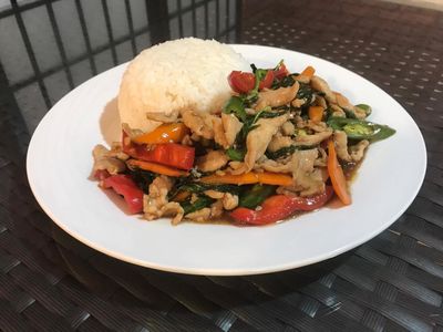 busy-5-day-cafe-with-cbd-location-3