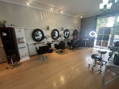 premium-hair-salon-in-a-prime-location-4