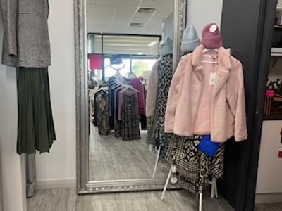 under-offer-established-lifestyle-fashion-boutique-nor-perth-9