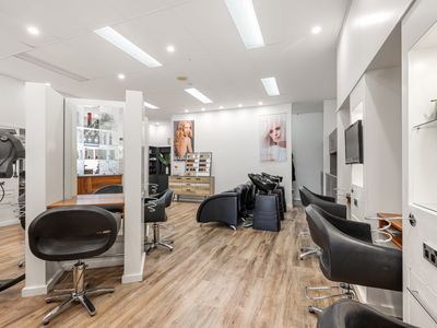 under-offer-this-hair-salon-is-a-must-see-3