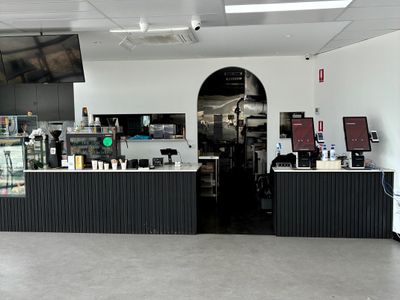 brand-new-cafe-dining-space-prime-corner-site-next-to-bp-5