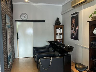 premium-hair-salon-in-a-prime-location-5