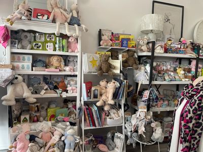under-offer-established-lifestyle-fashion-boutique-nor-perth-3