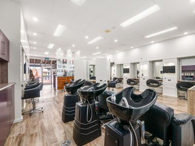 under-offer-this-hair-salon-is-a-must-see-4