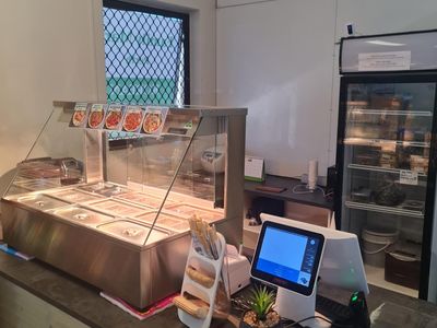 well-presented-deli-lunch-bar-6
