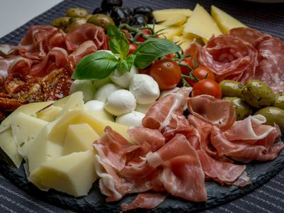 well-established-italian-restaurant-near-the-coast-2