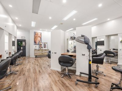 under-offer-this-hair-salon-is-a-must-see-2