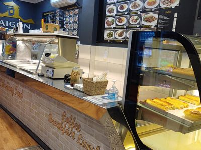 busy-5-day-cafe-with-cbd-location-6
