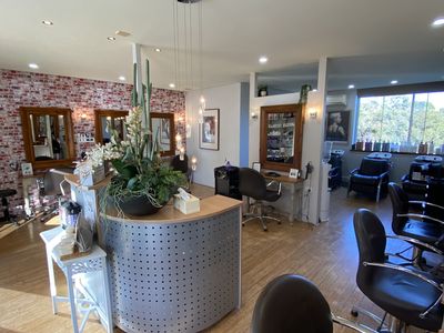 boutique-hair-salon-established-20-years-loyal-client-base-lifestyle-location-2